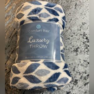 Comfort Bay Fleece Throw
